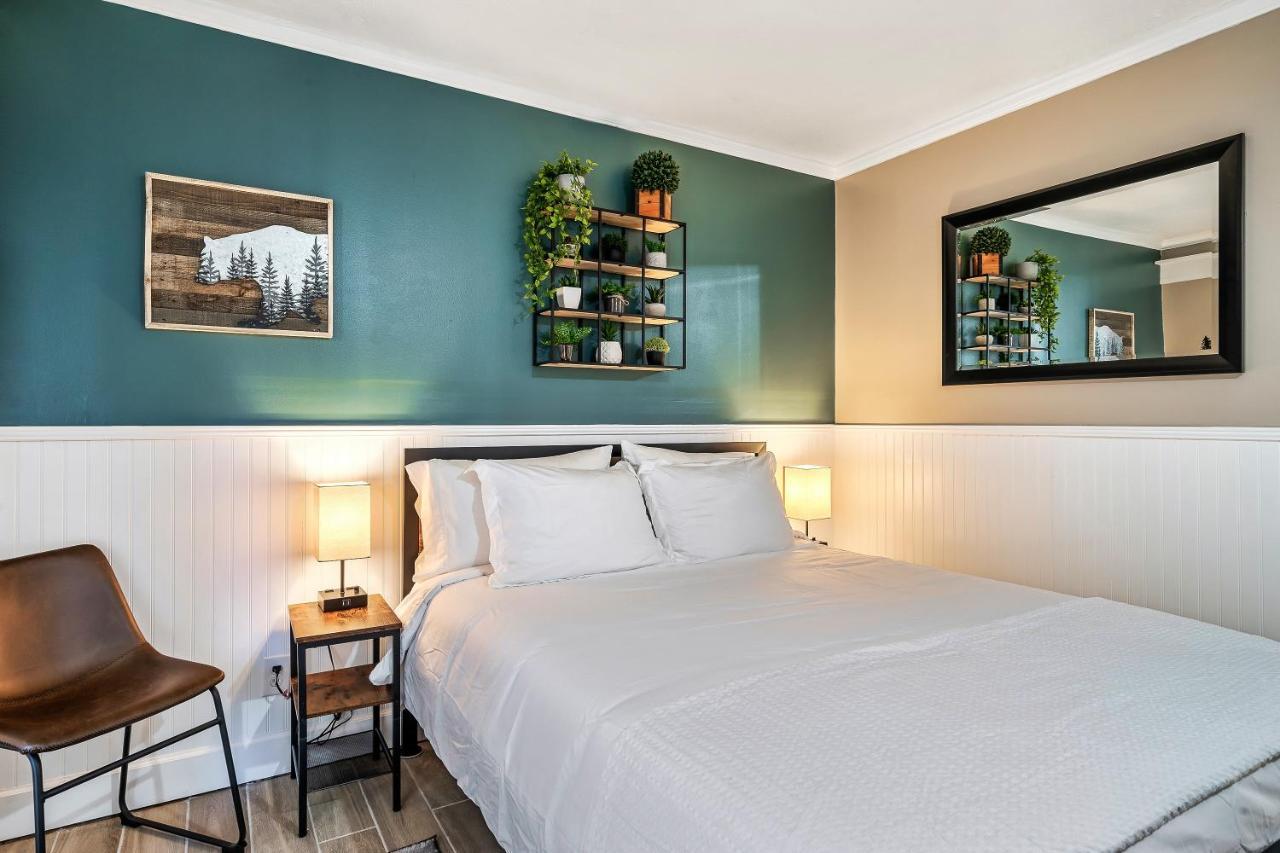 Lovely Condo W/ Indoor Pool *Only Steps To Parkway Gatlinburg Eksteriør billede